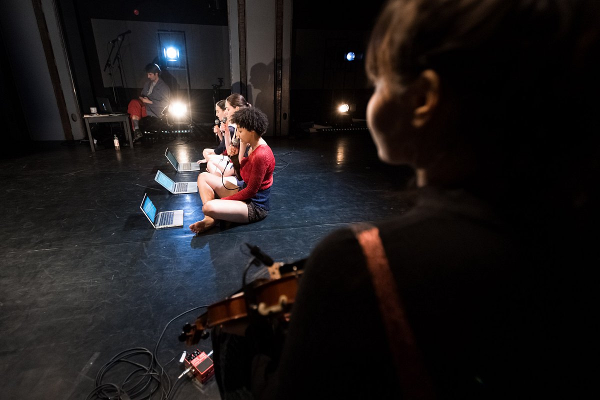 SZ² taneční grupa / Archa.lab - Zpřítomněná choreografie