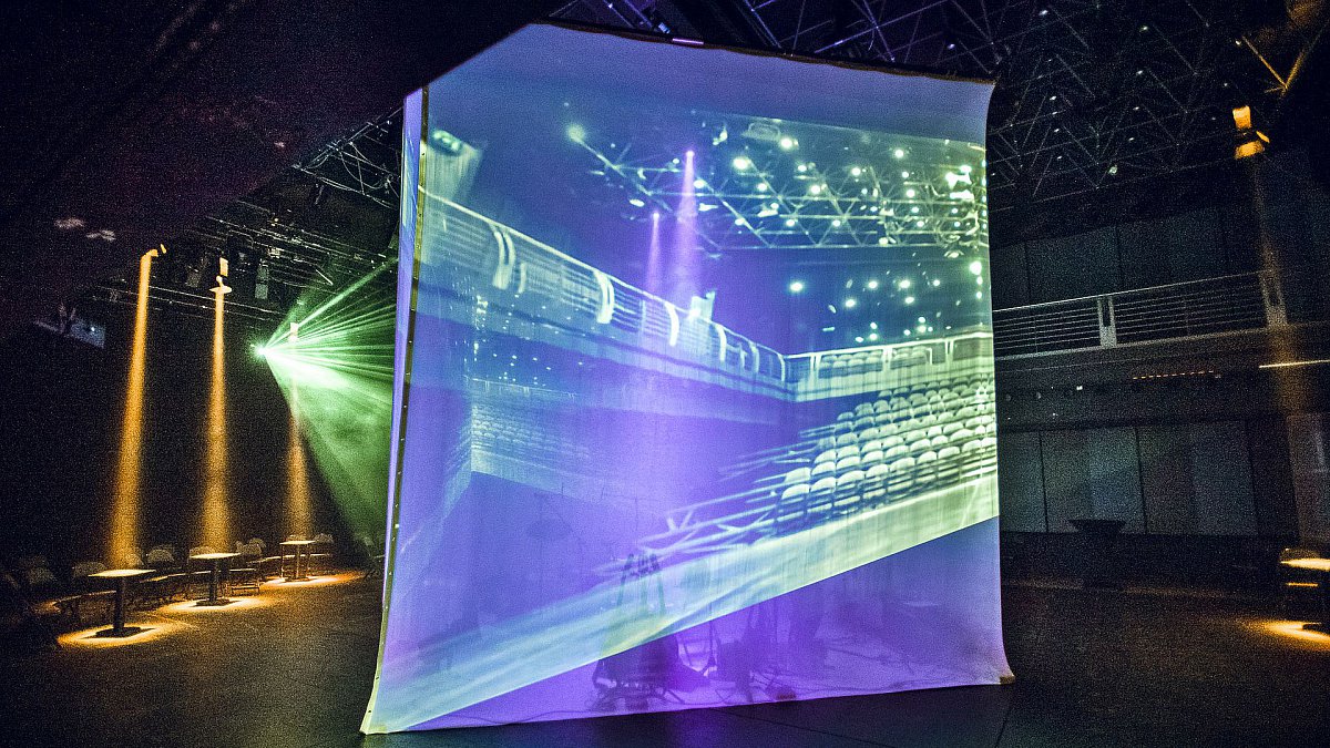 Milí diváci, v souvislosti s rozhodnutím vlády ČR rušíme od úterý 10. března do odvolání veškerá plánovaná představení. Děkujeme za pochopení.