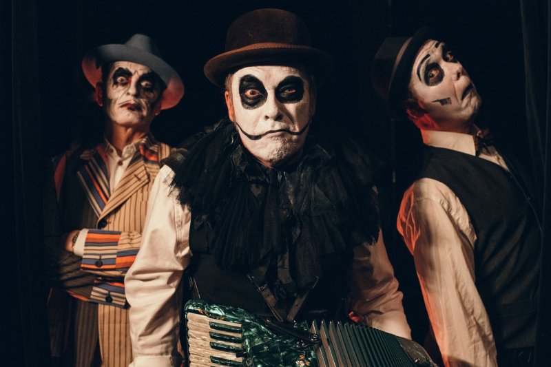 The Best of Tiger Lillies – From the Circus to the Cemetery